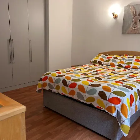 2 Bed In *