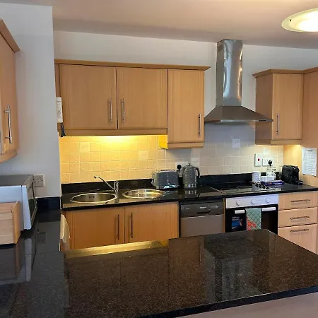 Апартаменты 2 Bed In Брей