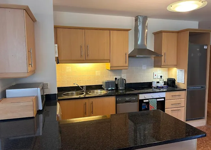 Апартаменты 2 Bed In Брей